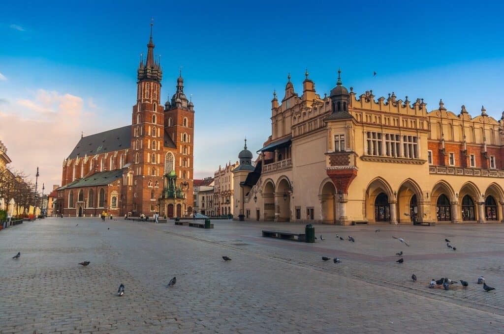 Widok na Rynek w Krakowie - w tle Kościół Mariacki i Sukiennice